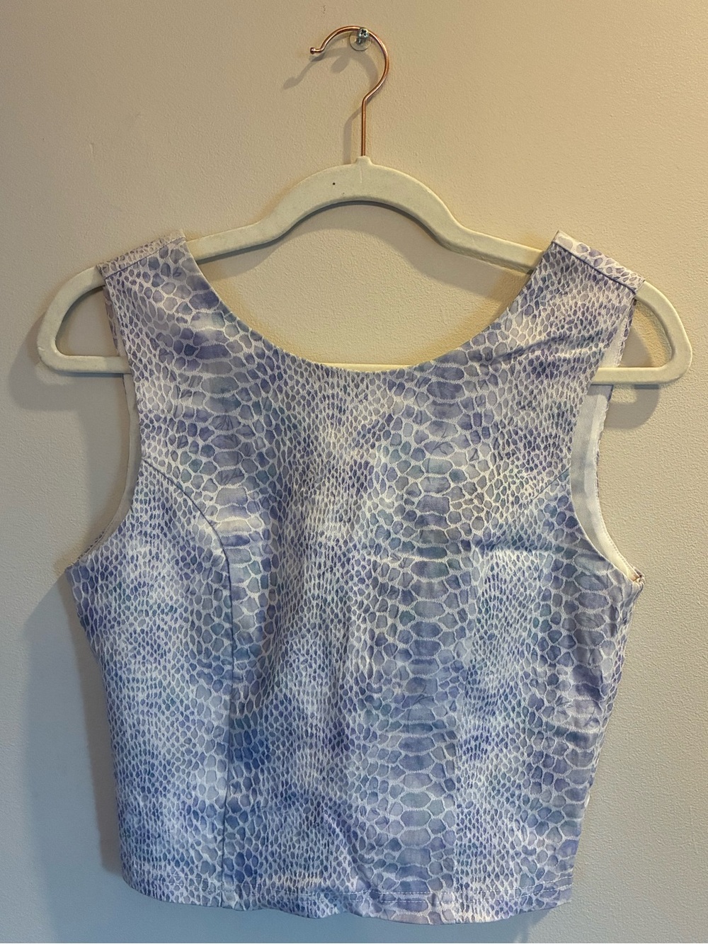 Watercolor Scoop Neck Snakeskin Print Crop Top with stretch